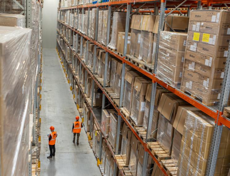 vedere de sus rafturi cu marfa in depozit RARA Logistic Sibiu Industrial Vest