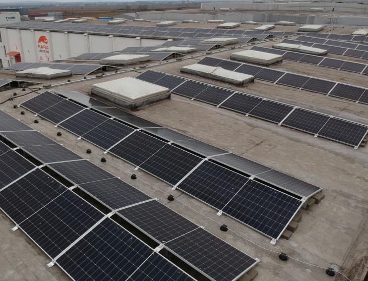 politica de sustenabilitate cu panouri solare pe acoperis depozit RARA Logistic din Sura Mica Sibiu