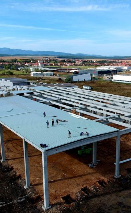 montare plafon pe santier constructie depozit RARA Logistic Sibiu Sura Mica